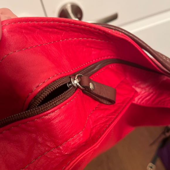 Red leather purse - Picture 4 of 7